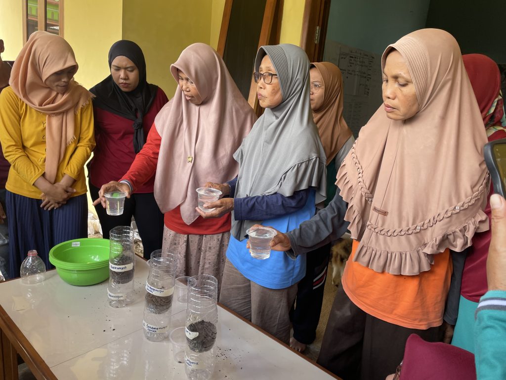 Pelatihan Ekologi Tanah di Wonogiri